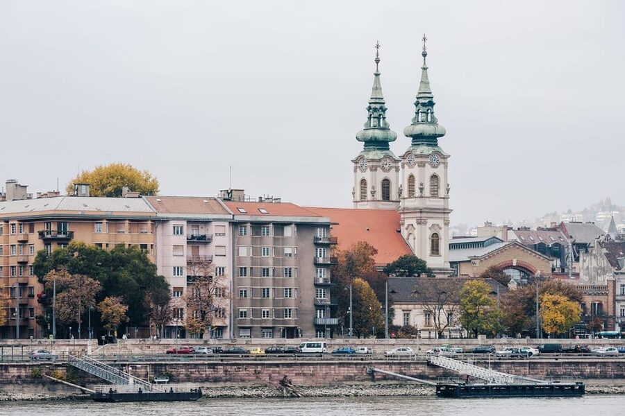 Budapest: Alternative Street Art & Jewish Tour - Nightlife and Food Tips: Live Music, Clubs, and a Ruin Bar Lead