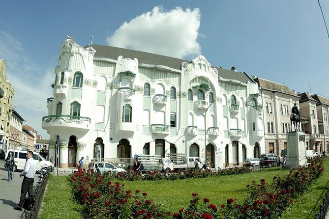 Budapest Art Nouveau Walking Tour - Gresham Palace: why the entrance hall matters