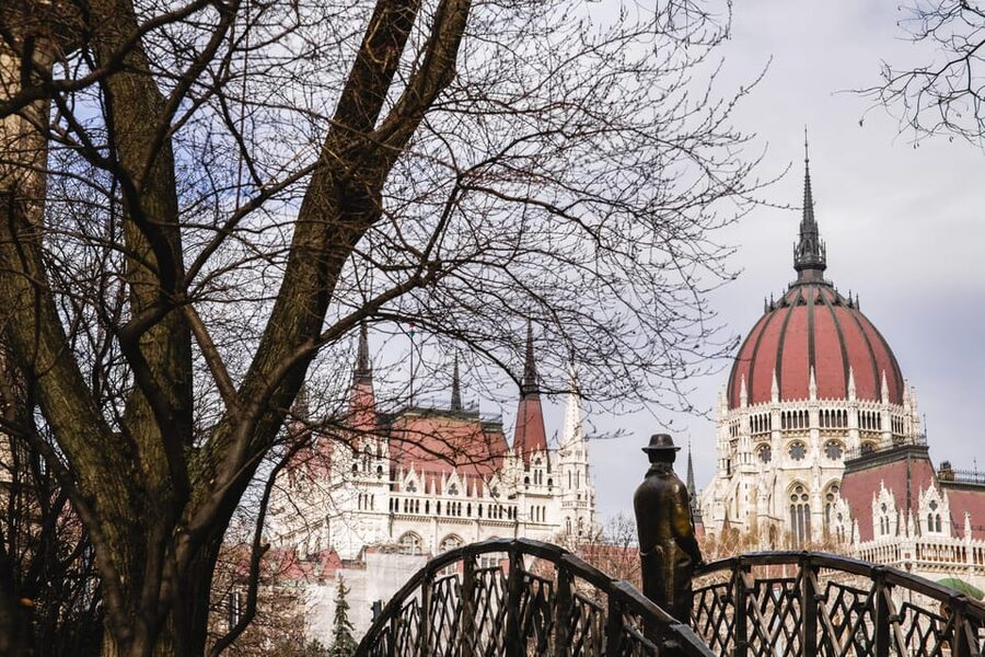 Budapest: Assist the Authorities Outdoor Escape Room Game - How the Uncle Karl police-dog story plays out