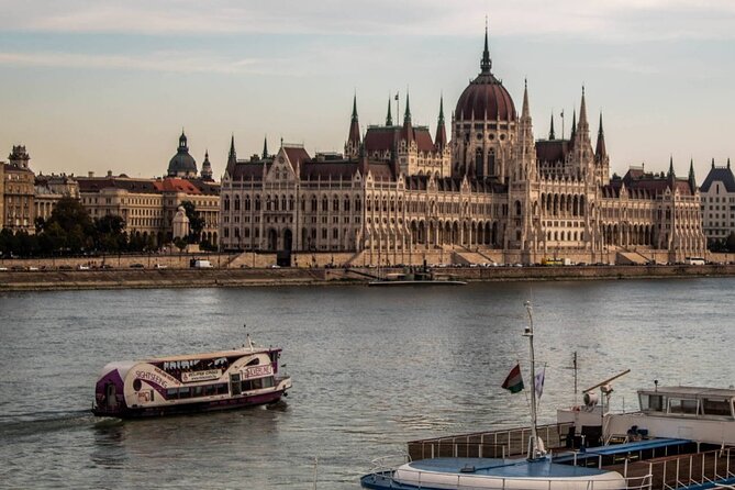 Budapest Audio Guide Cruise with Day, Sunset and Night Options - Stop-by-Stop: Your Landmark Quick Tour