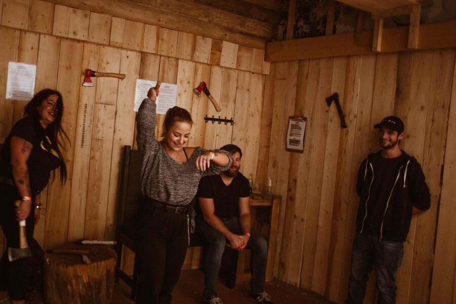 Budapest: Axe Throwing Experience - Arriving at Balta Dobálás: what to do first