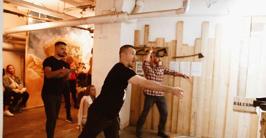 Budapest: Axe Throwing Experience - The 60-minute flow: briefing, practice lane, then games
