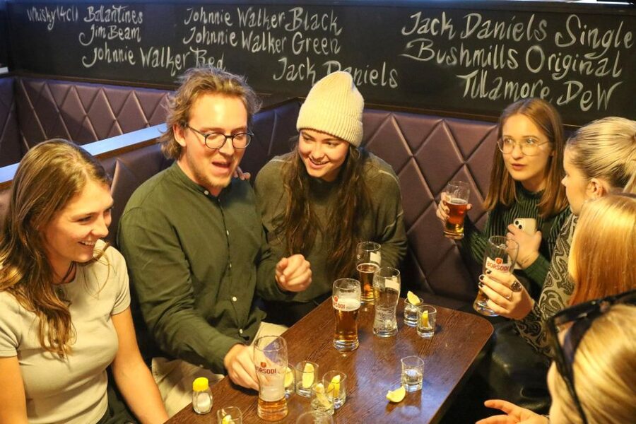 Budapest: Bar Crawl Tour with Local Drinks - Starting at Ferris Wheel of Budapest: How to Not Miss the Group
