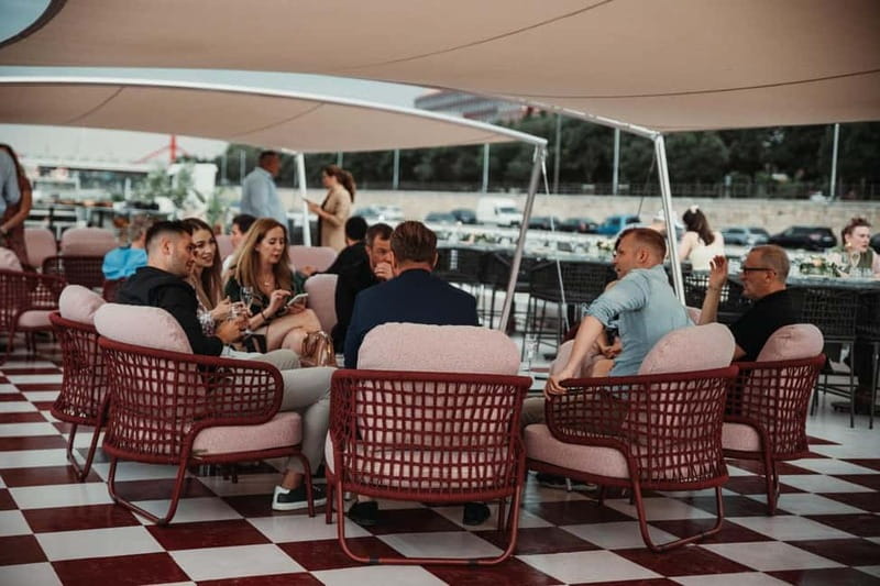 Budapest: BBQ Dinner Cruise w/ Live Music & Unlimited Drinks - Key things to notice before you go