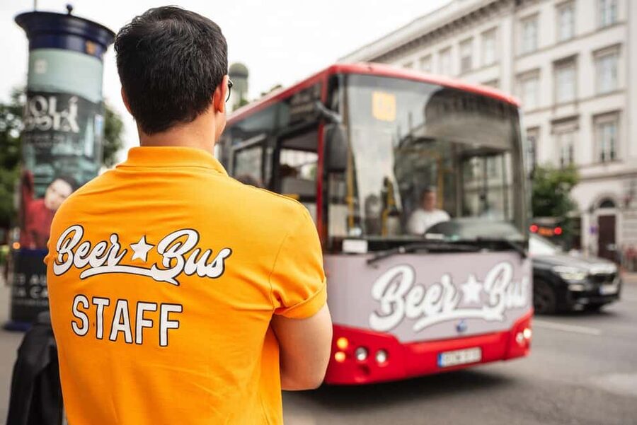 Budapest: BeerBus Sightseeing Tour with unlimited beer - The landmark loop: Andrássy Avenue, Opera House, Heroes’ Square, Parliament