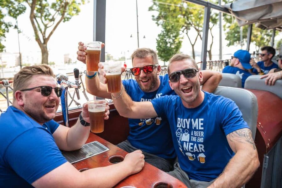 Budapest: BeerBus Sightseeing Tour with unlimited beer - Practical tips to make the ride better