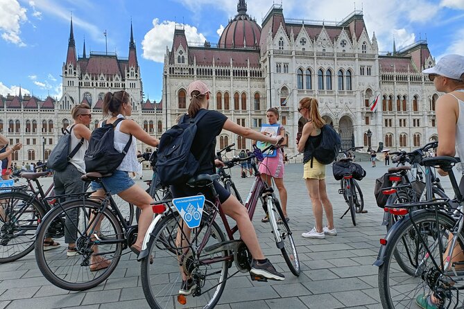 Budapest Bike Tour with Hungarian Goulash - Lunch strategy: Hungarian goulash, where it fits, and what’s included