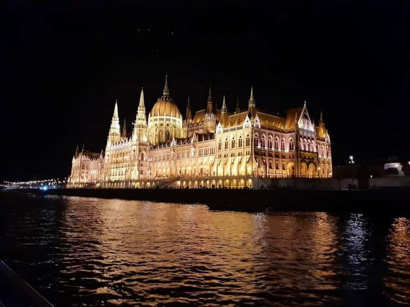 Budapest Boat Cruise with Personal Live Tour Guiding(+Drink) - Key Things to Know Before You Go