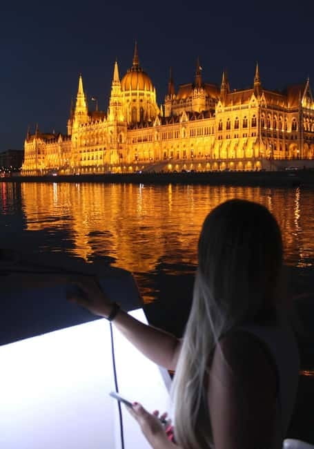 Budapest Boat Cruise with Personal Live Tour Guiding(+Drink) - What You’ll See on the River: Chain Bridge to Parliament and Beyond