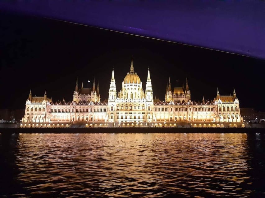 Budapest Boat Cruise with Personal Live Tour Guiding(+Drink) - The Welcome Drink and the Bar: Included Comfort, Not a Full Party