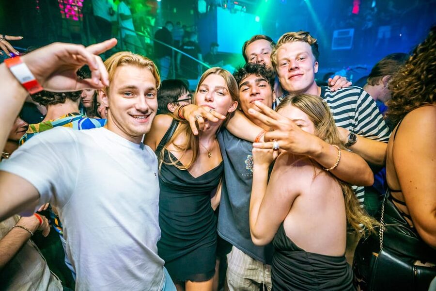 Budapest: Boat Party with option of Unlimited Drinks - Should You Book This Boat Party in Budapest?