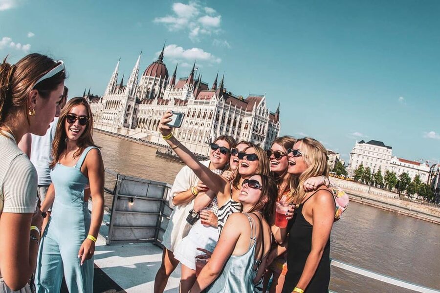 Budapest: Boat Party with option of Unlimited Drinks - Danube Skyline at Night: the Main Event, Clearly