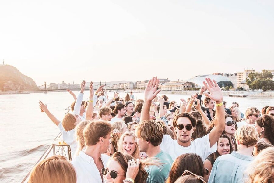 Budapest: Boat Party with option of Unlimited Drinks - Onboard DJ Beats: where the dance vibe meets real views