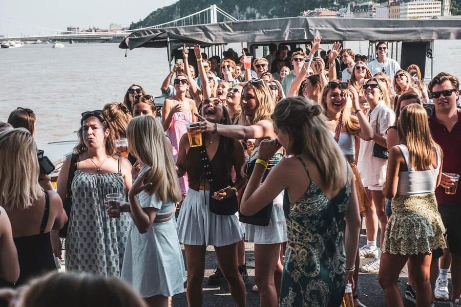 Budapest: Boat Party with option of Unlimited Drinks - Price and Value: what $27 buys you (and when it’s worth it)