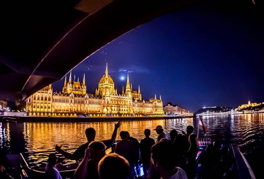 Budapest: Boat Party with option of Unlimited Drinks - Timing and Planning: the 5–6 hour rhythm