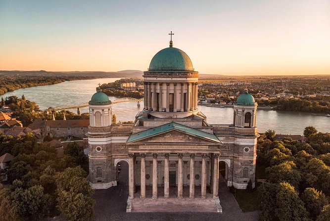 Budapest-Bratislava One-Way Sightseeing Transfer - The guides: where the experience gets its real depth