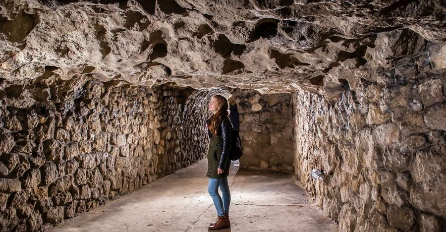 Budapest: Buda Castle Cave Tour - Cave Comfort: Temperature, Clothing, and Mud Reality