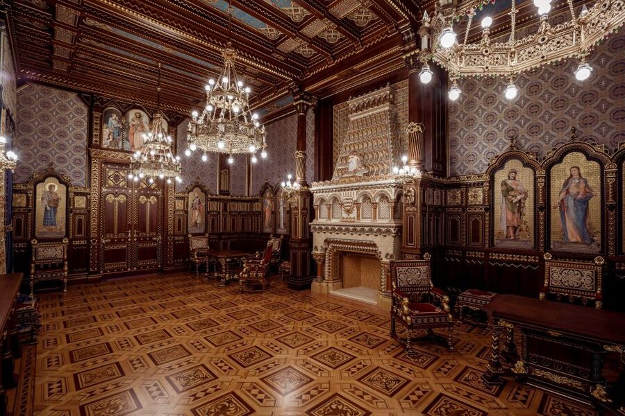 Budapest: Buda Castle Walk with Saint Stephen's Hall - Savoy Terrace meeting point: the easiest way to start on time