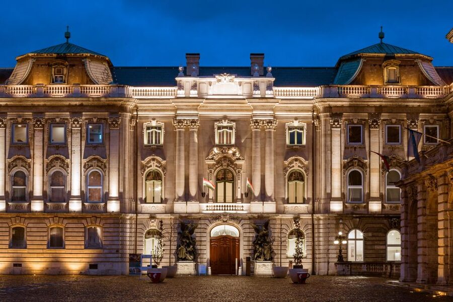 Budapest: Buda Castle Walk with Saint Stephen's Hall - St. Stephen’s Hall: the restored royal splendor you’re here for