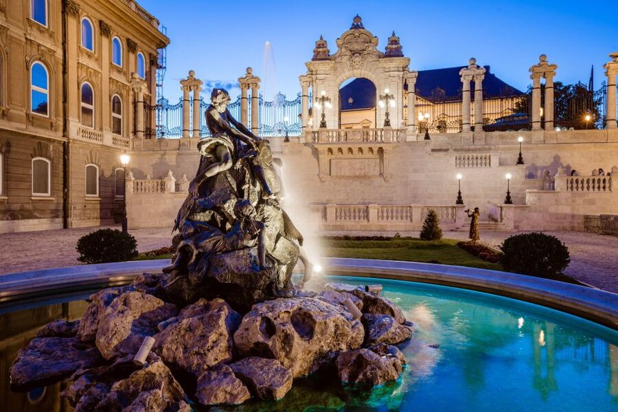 Budapest: Buda Castle Walk with Saint Stephen's Hall - Should you book this Buda Castle Walk with Saint Stephen’s Hall?