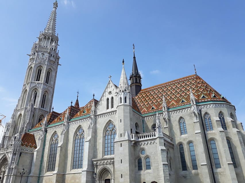Budapest: Buda Castle Walking Tour & Folk Music Performance - Starting at Holy Trinity Square: Getting Oriented Fast