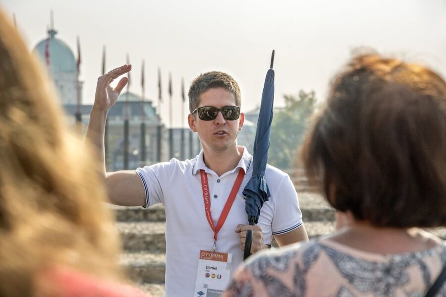 Budapest: Buda Walking Tour - Szentháromság tér and the Holy Trinity Column: Learning the Streets, Not Just the Sites