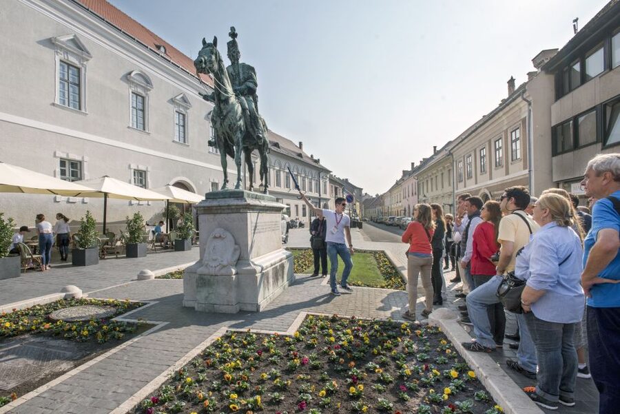 Budapest: Buda Walking Tour - What the Tour Guide Adds: Witty Stories and Real Answers