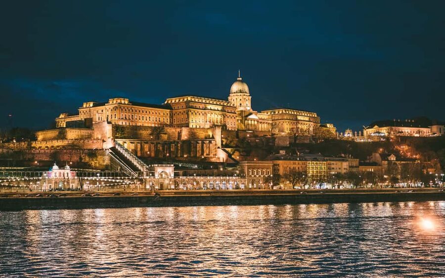 Budapest: By Night Sightseeing Cruise with Welcome Drink - Why a 50-minute Danube night cruise hits the sweet spot