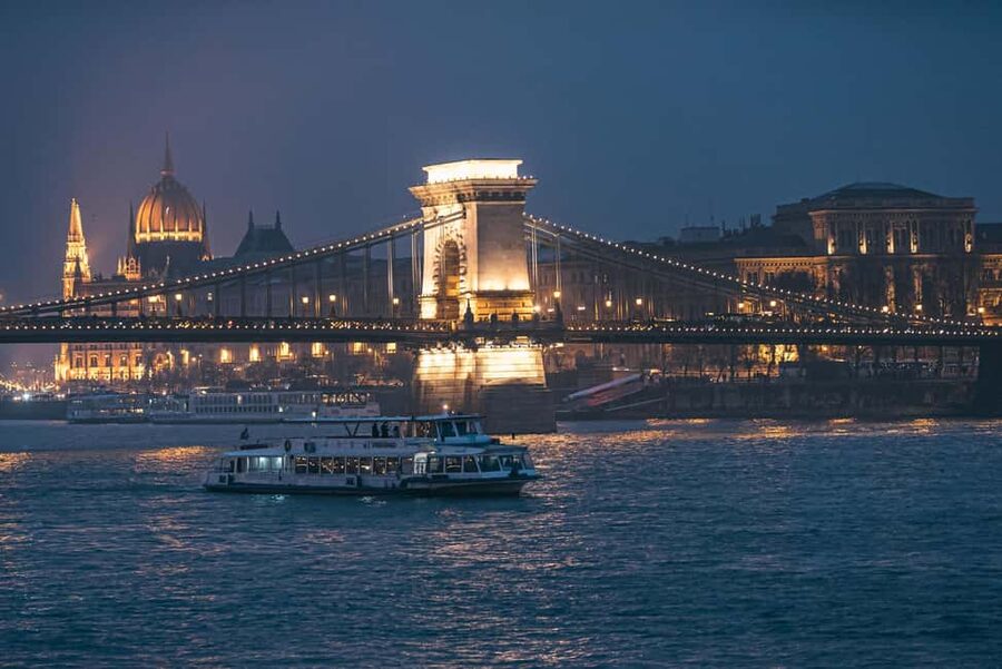 Budapest: By Night Sightseeing Cruise with Welcome Drink - Photo and comfort tips that actually help