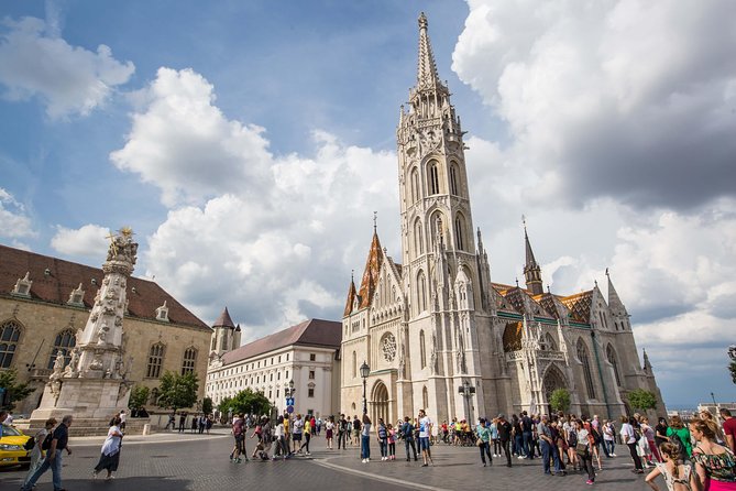 Budapest Castle Walk - Castle Garden and courtyards near the President’s neighborhood