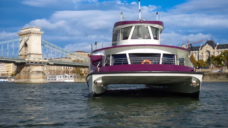 Budapest: Catamaran Pizza Cruise - Seats, decks, music, and photo strategy on a catamaran