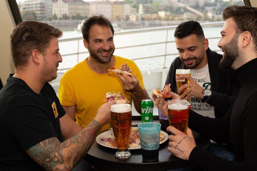 Budapest: Catamaran Pizza Cruise - Daytime vs night: when the skyline hits hardest