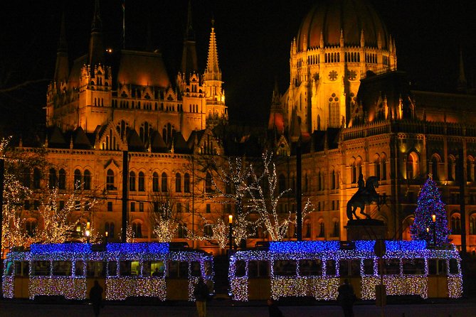 Budapest Christmas Walking Tour & Entry to St Stephen's Basilica - A 2.5-hour route that links markets to St. Stephen’s Basilica