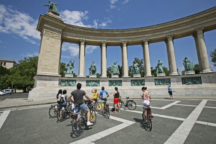 Budapest: City Bike Tour with Coffee Stop - Entering Budapest by bike: why this route works