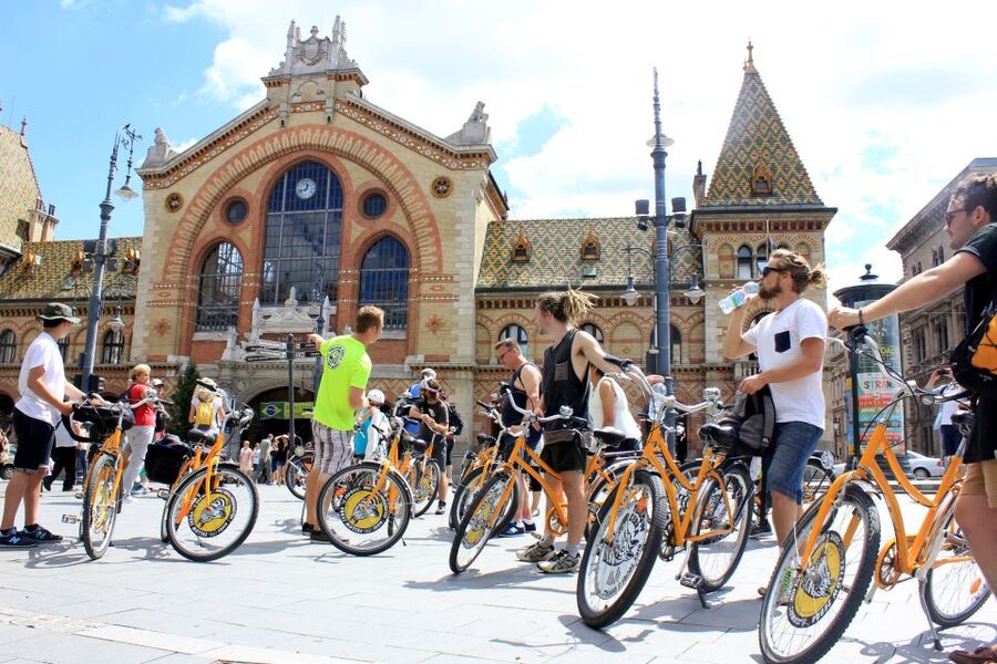 Budapest: City Bike Tour with Coffee Stop - St. Stephen’s Basilica, Liberty Square, and Parliament from the saddle