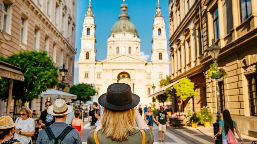 Budapest: City Discovery Tour - Heroes’ Square: Budapest’s grand stage for photos
