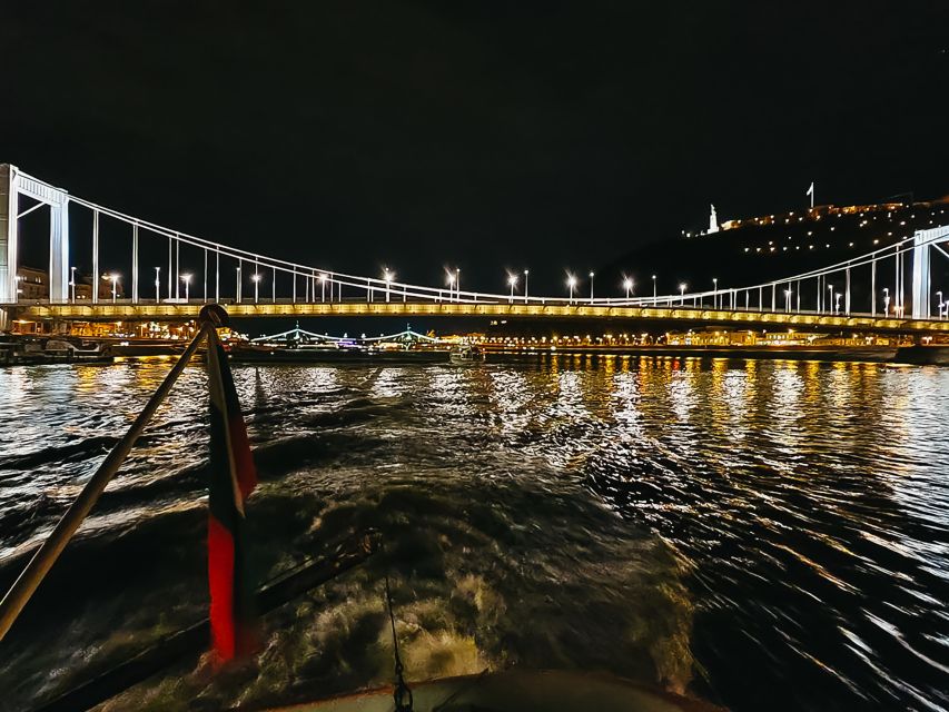 Budapest: City Highlights Sightseeing Cruise - Deck strategy: open-air views vs. warmth and condensation