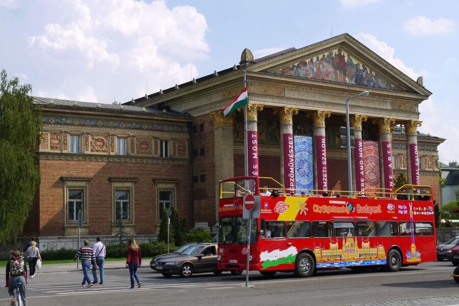 Budapest: City Sightseeing Hop-On Hop-Off Bus Tour & Extras - Riding the Stops in Order: What Each Area Is Really For