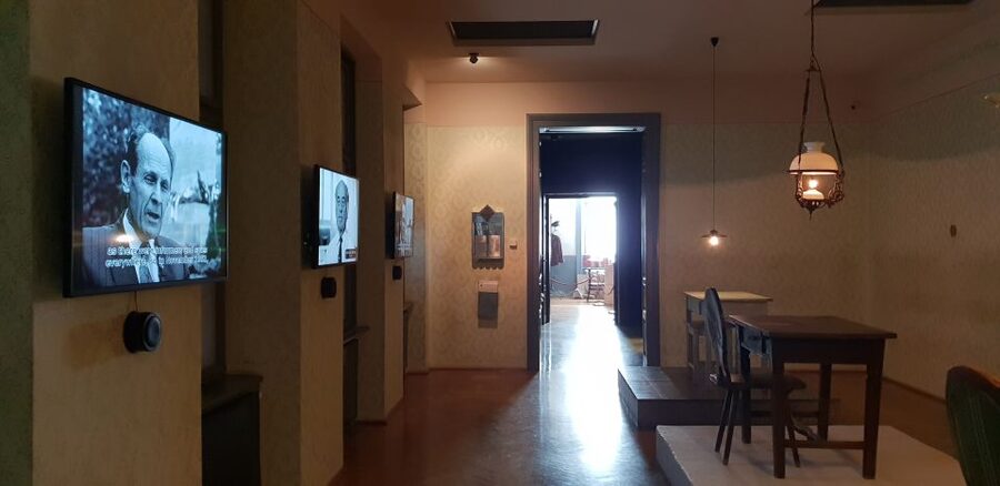 Budapest: Communist History Tour with House of Terror Option - Cardinal Mindszenty windows: exile made visible