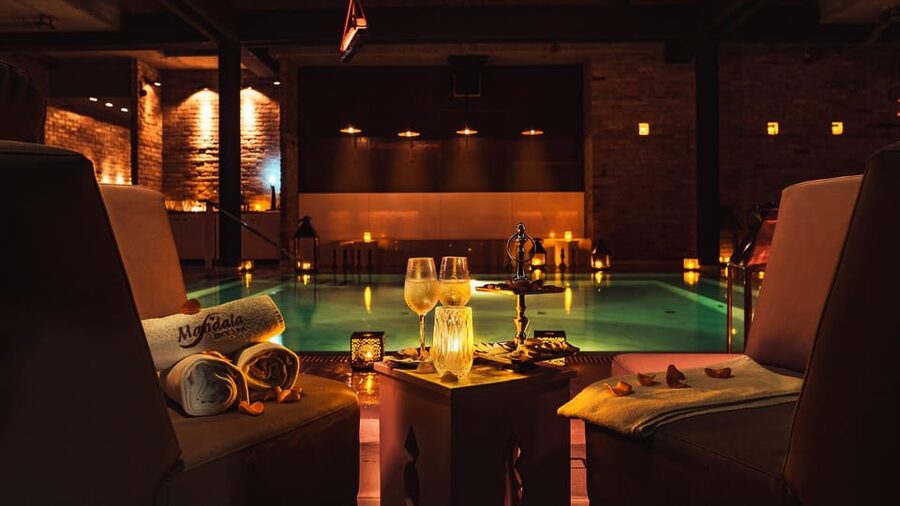 Budapest: Couple Holistic Swedish Massage with Jacuzzi Time - Onsite Teas, Drinks, Snacks: Turn Relaxation Into a Full Hour
