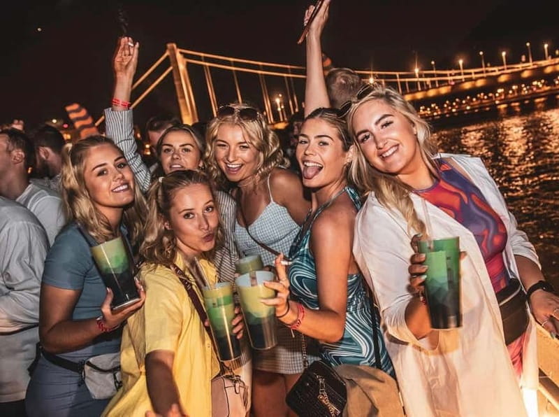 Budapest: Cruise Unlimited Aperol and Prosecco - The 75-minute Danube route: what you see and why it matters