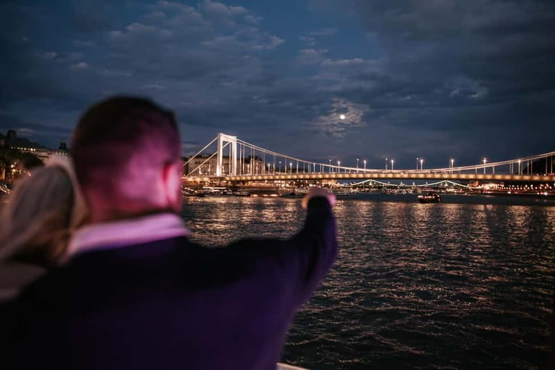 Budapest: Cruise Unlimited Aperol and Prosecco - Sunset cruise vs night cruise: picking the right departure