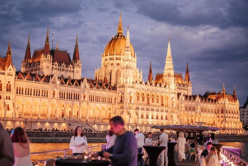 Budapest: Cruise Unlimited Aperol and Prosecco - Open deck or AC cabin: where you’ll want to stand for photos