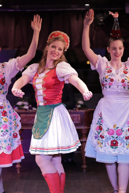 Budapest: Danube Cruise with Folk Dancing and Drinks - Key moments you’ll notice right away