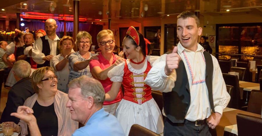 Budapest: Danube Cruise with Folk Dancing and Drinks - The drink deal: what’s included and why it matters