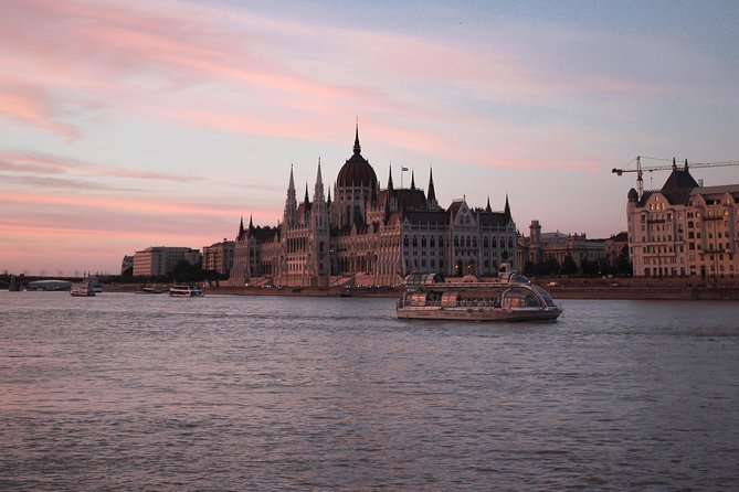 Budapest Danube River Candlelit Dinner Cruise with Live Music - Timing The Night: Dusk Views and Winter Layers