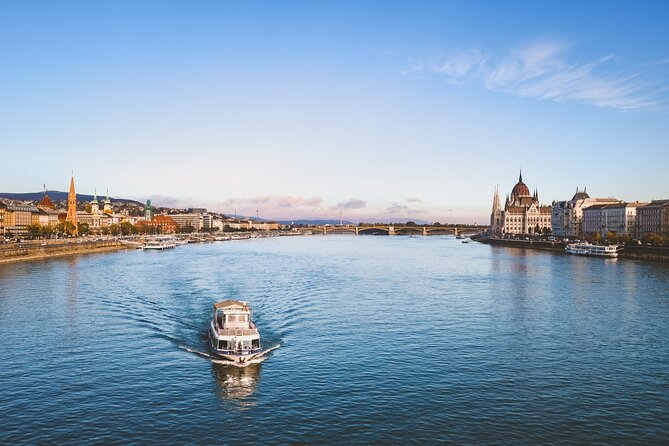 Budapest Danube River Cruise with Old Town Walking Tour - Gellért Hill Views from the Water: Parliament and the Chain Bridge Moment