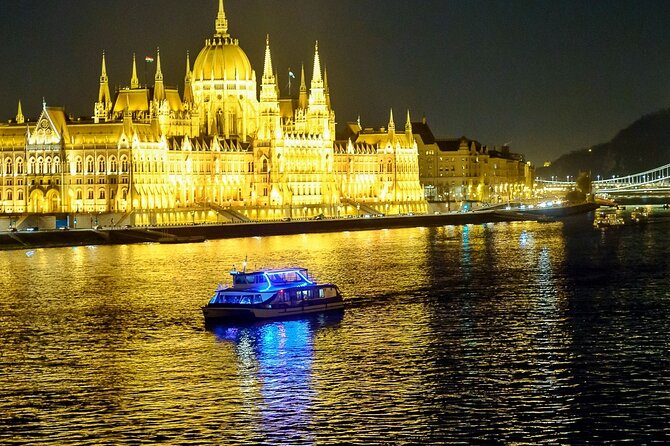 Budapest Danube Sightseeing Cruise with Unlimited Drinks - Széchenyi Square, Gresham Palace, and the Art Nouveau Waterline
