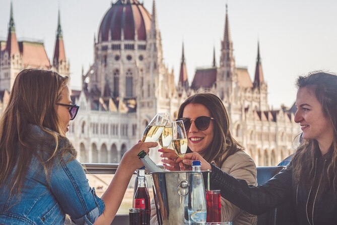 Budapest Danube Sightseeing Cruise with Unlimited Drinks - The River Route: From Gellért Hill to the Chain Bridge
