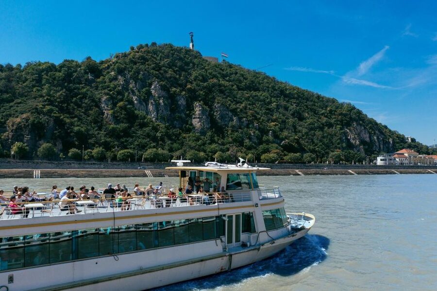 Budapest: Day or Night River Cruise on Panoramic Boat - Day or night cruise: choosing the best light for Budapest